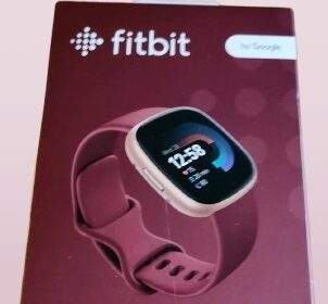 Google fitbit versa 4 review box